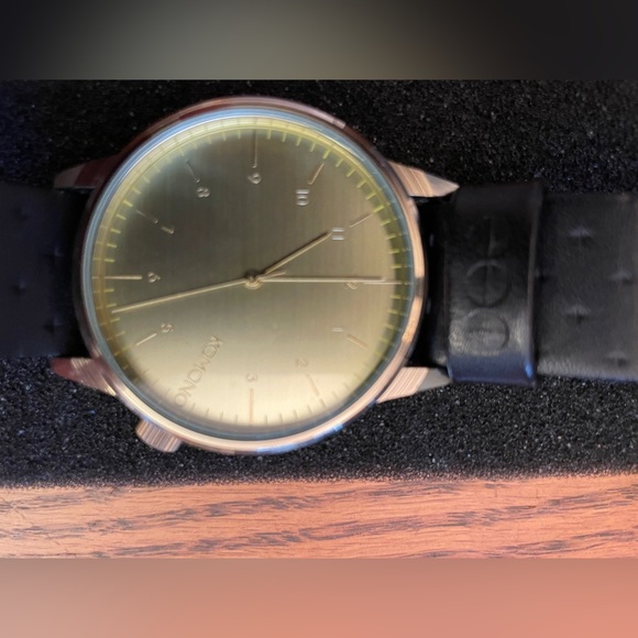 The Winston by Komono men’s watch, gold face, analog with leather band - Picture 4 of 4